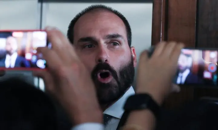 Eduardo Bolsonaro tem mandado de prisão registrado no banco nacional de penas
