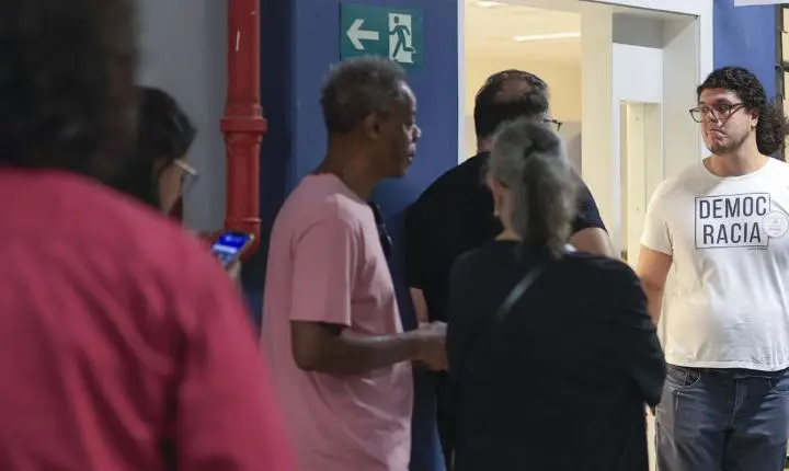 Primeiro turno das eleições: eleitores têm até as 17h para votar