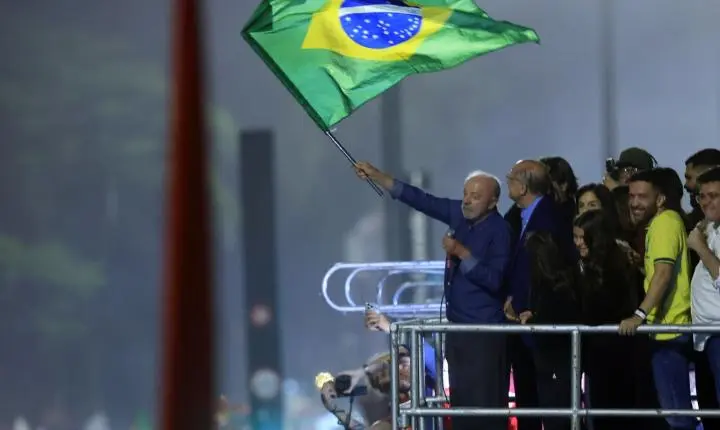 Luiz Inácio Lula da Silva comemora vitória na Avenida Paulista
