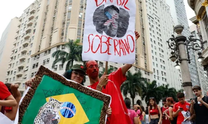 Estudantes no Rio fazem ato em apoio a Lula no segundo turno das eleições