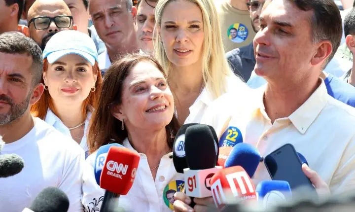 Flávio Bolsonaro garante manutenção do Bolsa Família e do Farmácia Popular
