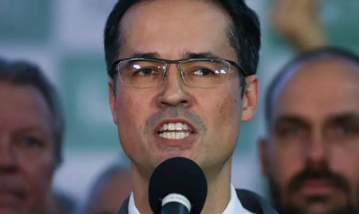 TSE forma maioria para manter suspensão da campanha de Deltan no PR