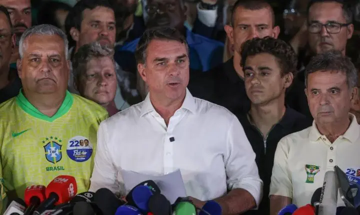 PF investiga a fuga de Flávio Bolsonaro para os EUA