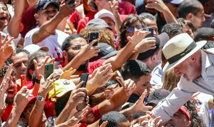 Presidente do TSE liga para Lula para parabenizar reeleição no segundo turno