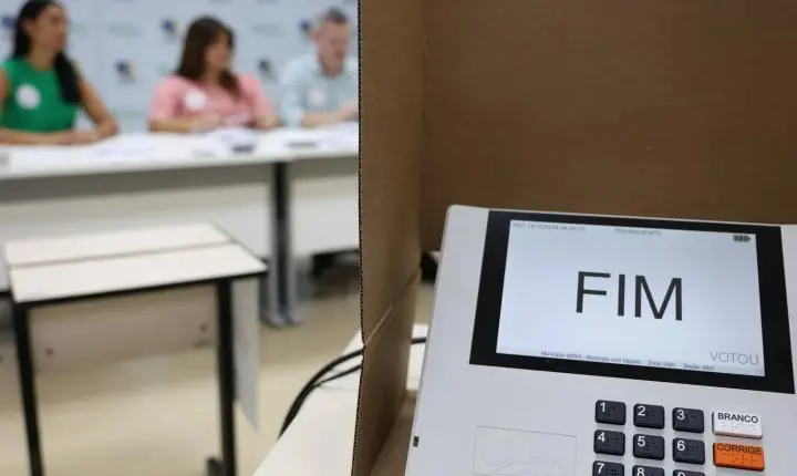Direitos de idosos e pessoas com deficiência para votar nas urnas