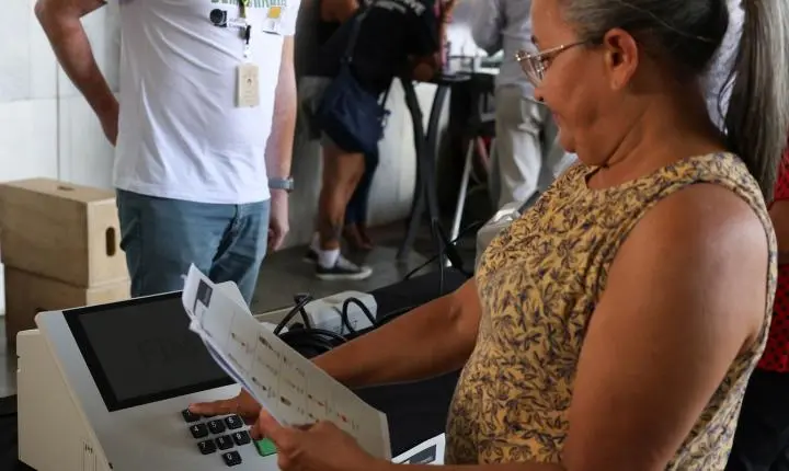 TRE-RJ inicia distribuição de cola eleitoral para agilizar votação