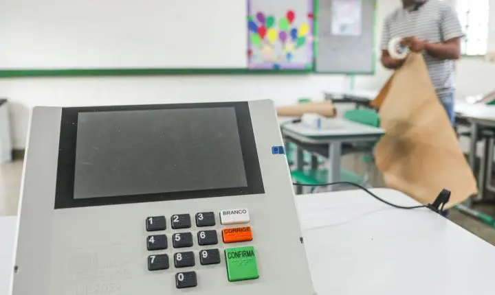 TRE-SP realiza troca de 52 urnas eletrônicas com falhas durante a votação