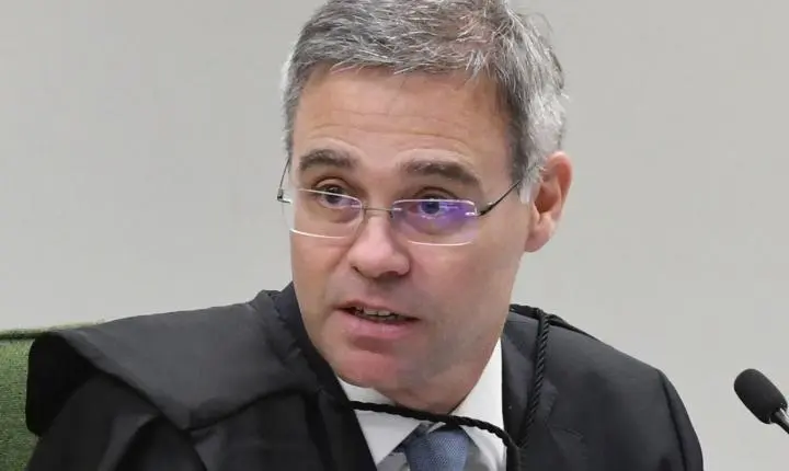 Ministro vota em julgamento do TSE sobre postagens de Flávio Bolsonaro
