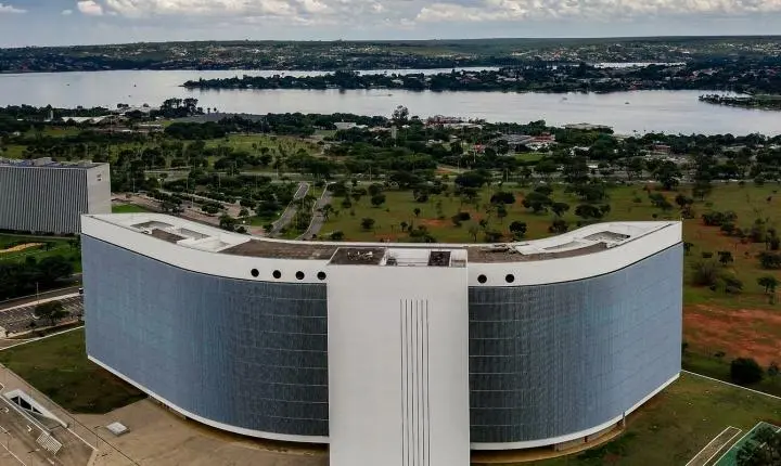 TSE ordena isonomia após falha em IA da Meta que bloqueou imagens de Lula