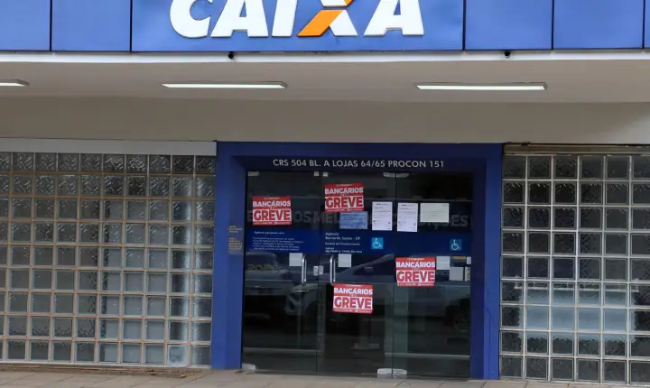 Empregados rejeitam proposta e mantêm greve da Caixa em todo o país