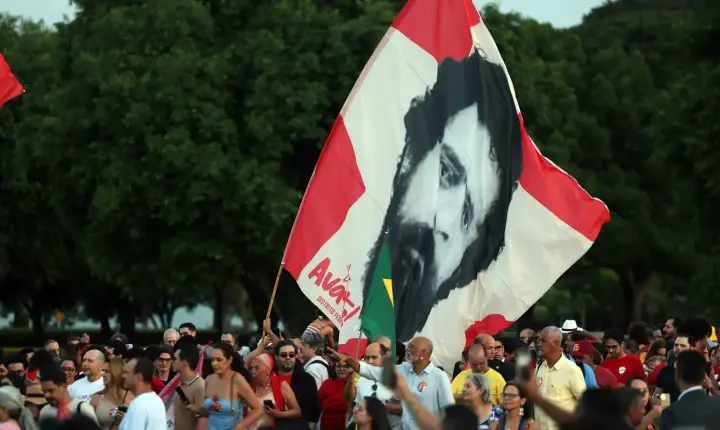 Eleitores idosos se emocionam no aniversário de Lula no Palácio do Alvorada