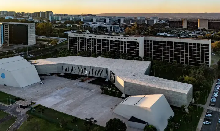 Meta nega ao TSE qualquer tratamento desigual entre candidaturas presidenciais