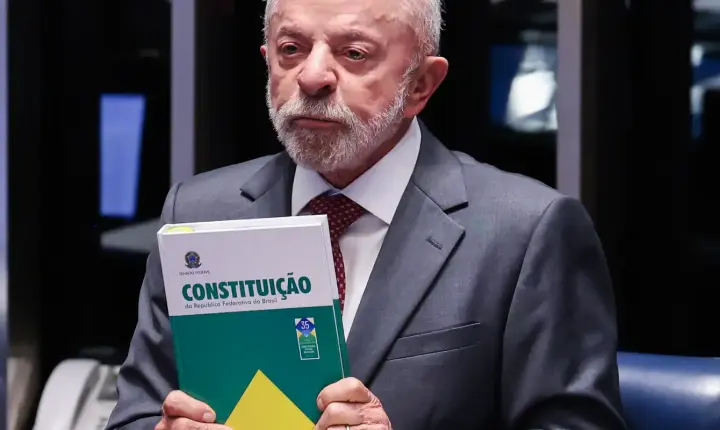Lula defende o fim da escala 6x1 em agenda de campanha por Minas Gerais