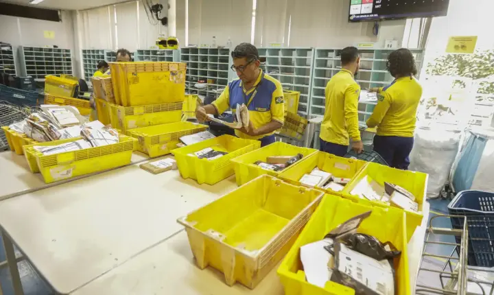Correios fecham acordo para acelerar as entregas do AliExpress no Brasil